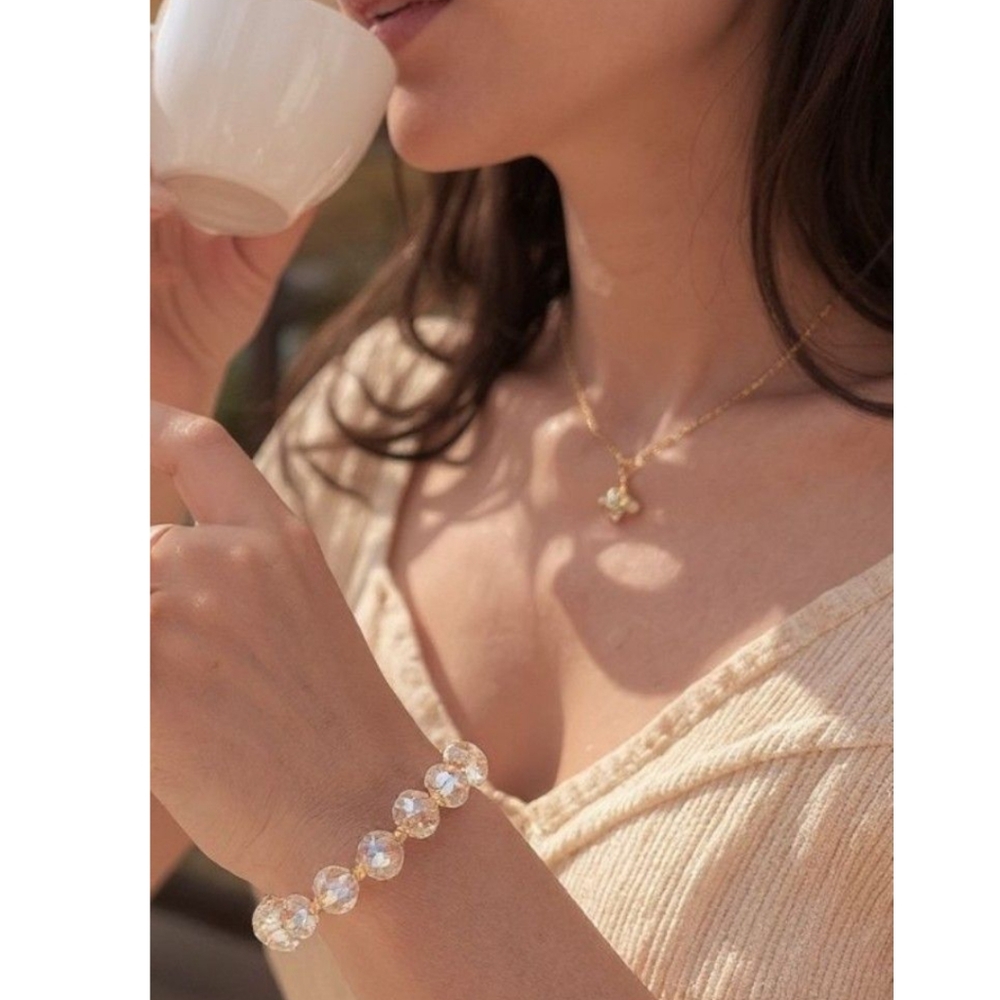NWT CARLIDANA Artificial Austria crystal bracelet  shiny stone beads